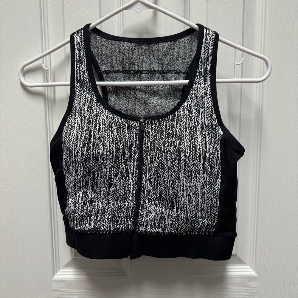 Buffbunny zip up crop sports bra.